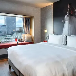 Hotell Radisson Red Hotel,