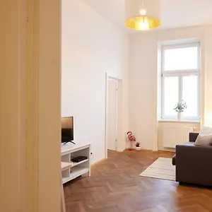 Self-check-in & Perfect Metro Connection I Apartamento