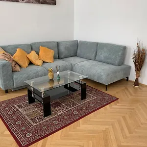 شقة Opera