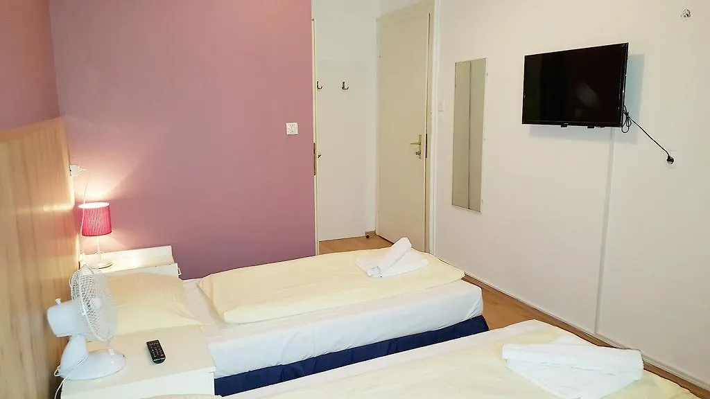 Hotel-Pension Astra Bécs 2*,